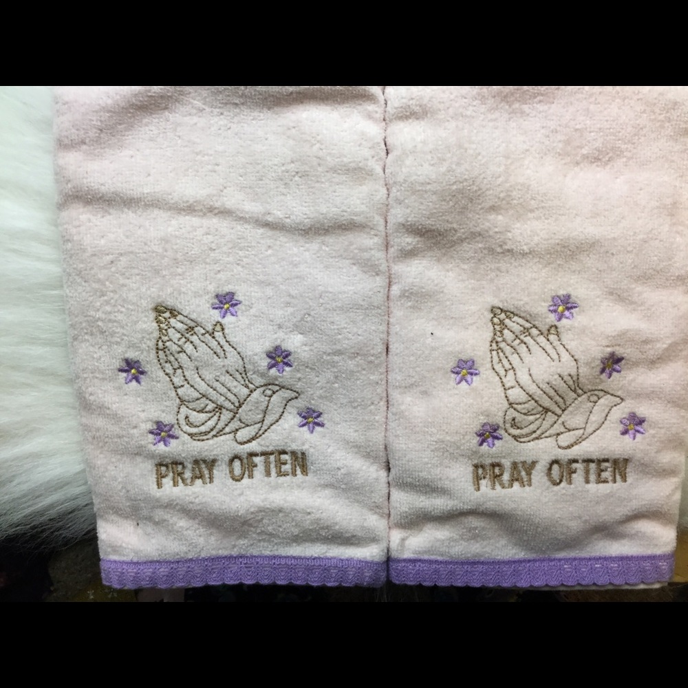 NWT Embroidered Hand Towel Set - Picture 4 of 4